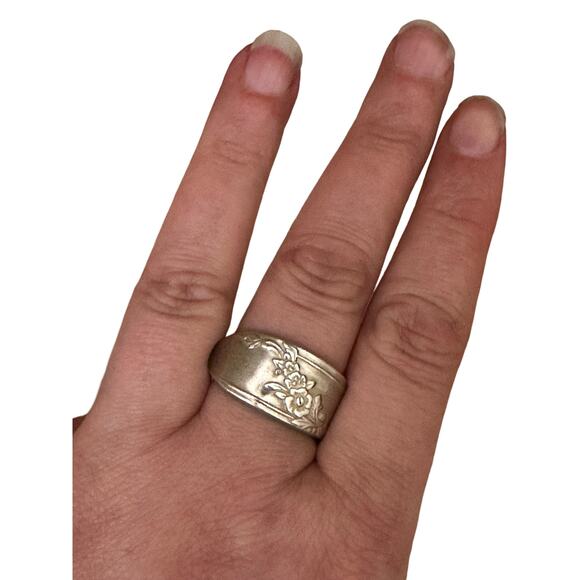 Size 10 Sterling Silver Plated Floral Spoon Ring - Picture 4 of 5